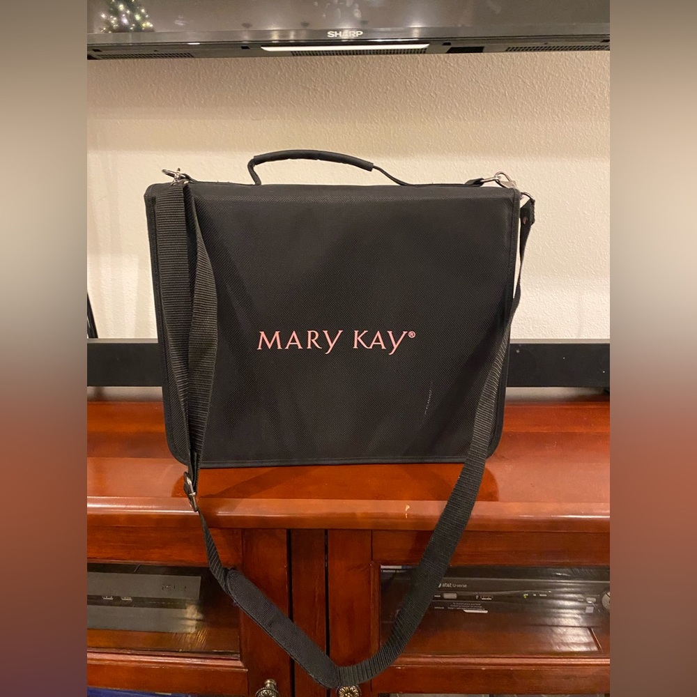Mary Kay consultant makeup sample bag
